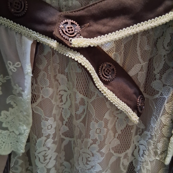 RQ BL- High-Low Lace Layered Skirt in Beige and Cream - Picture 11 of 15